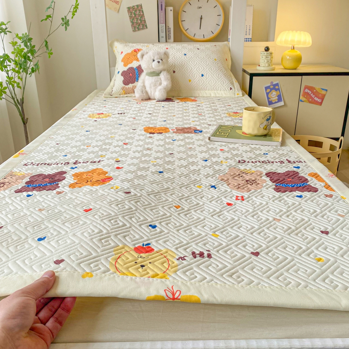 91家纺网 家纺一手货源 找家纺 棉乐町家居 2026新款老粗布床盖床垫学生床 床盖 bear熊