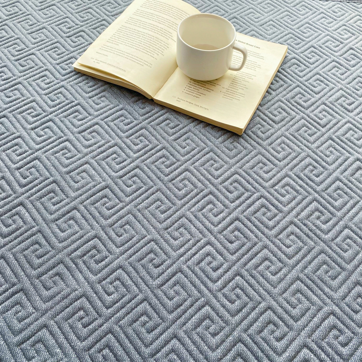 91家纺网 家纺一手货源 找家纺 棉乐町家居 2026新款老粗布床盖床垫学生床 床盖 浅灰