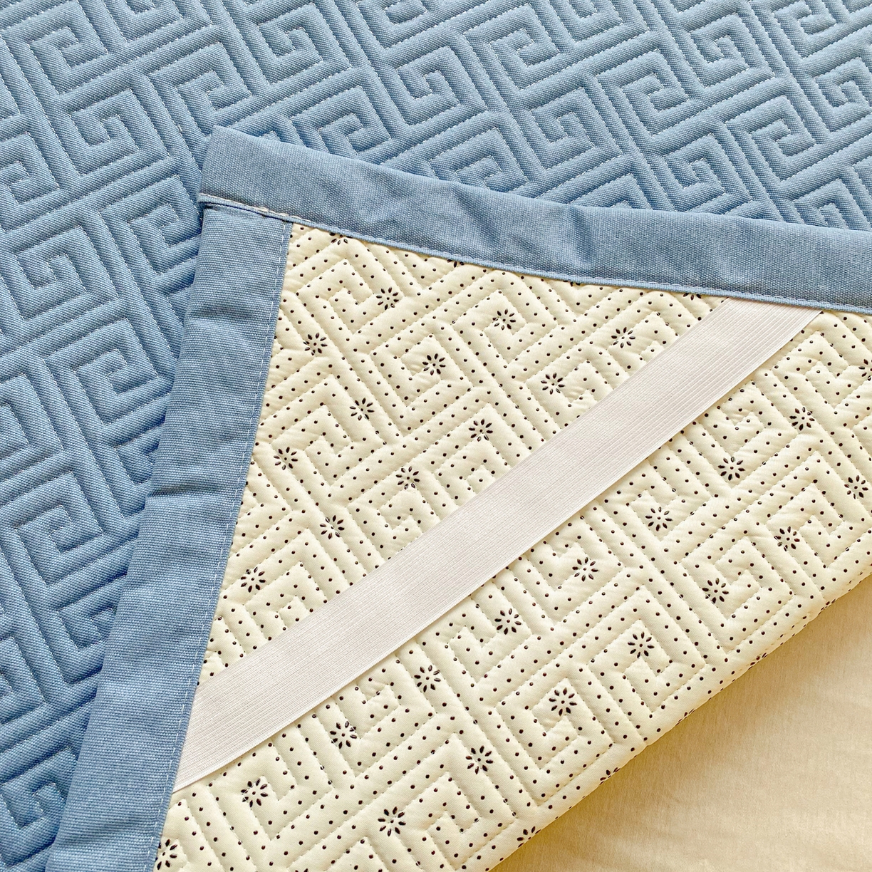 91家纺网 家纺一手货源 找家纺 棉乐町家居 2026新款老粗布床盖床垫学生床 床盖 偶遇