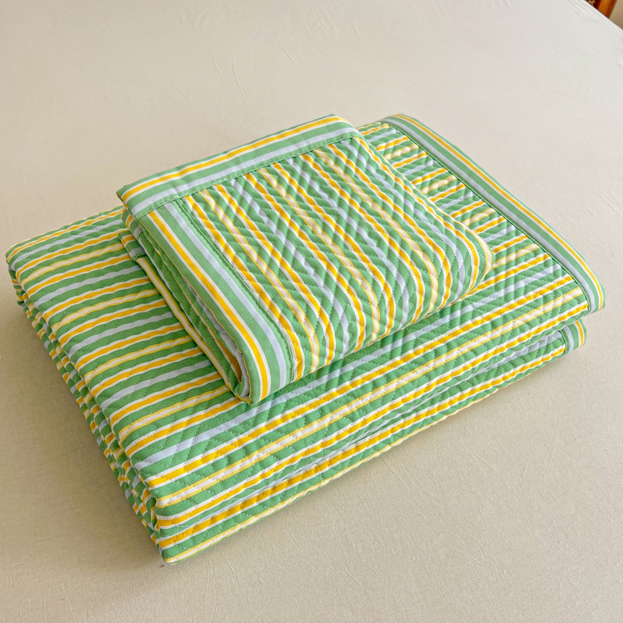 91家纺网 家纺一手货源 找家纺 棉乐町家居 2026新款老粗布床盖床垫大床 床盖 果绿条