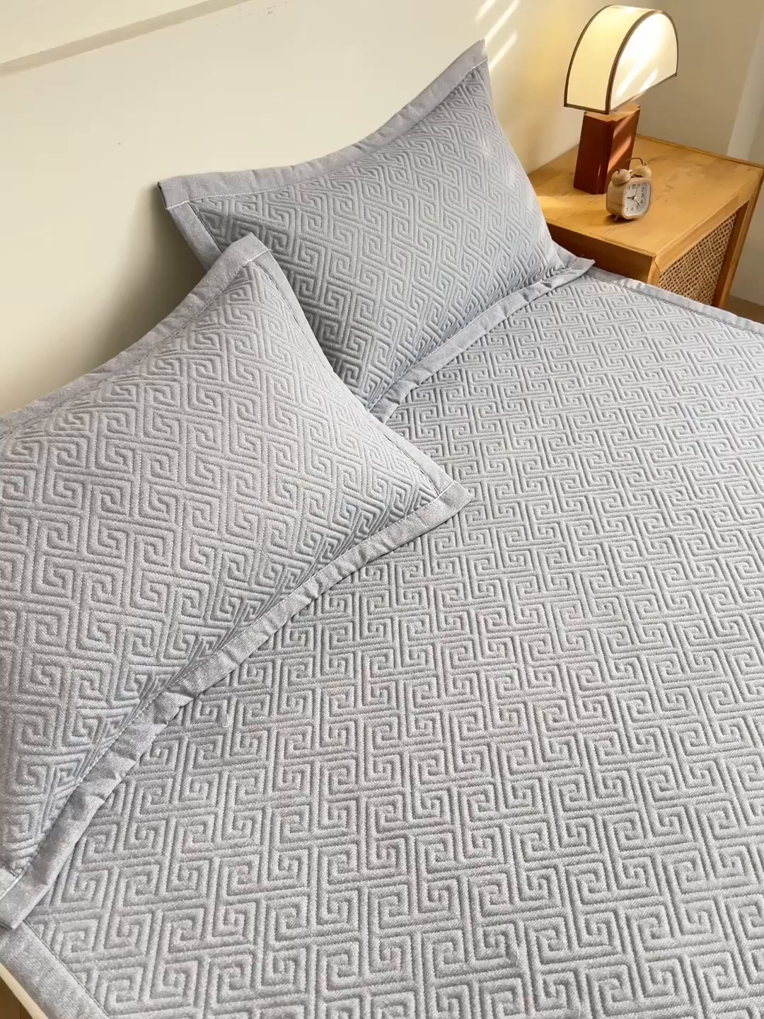 91家纺网 家纺一手货源 找家纺 棉乐町家居 2026新款老粗布床盖床垫大床 床盖 浅灰