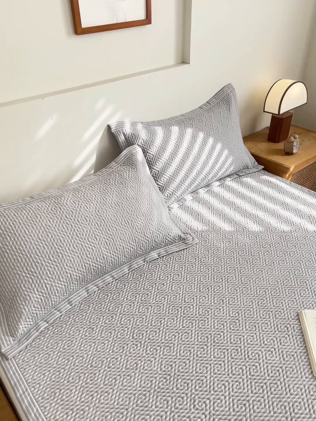 91家纺网 家纺一手货源 找家纺 棉乐町家居 2026新款老粗布床盖床垫大床 床盖 条纹灰