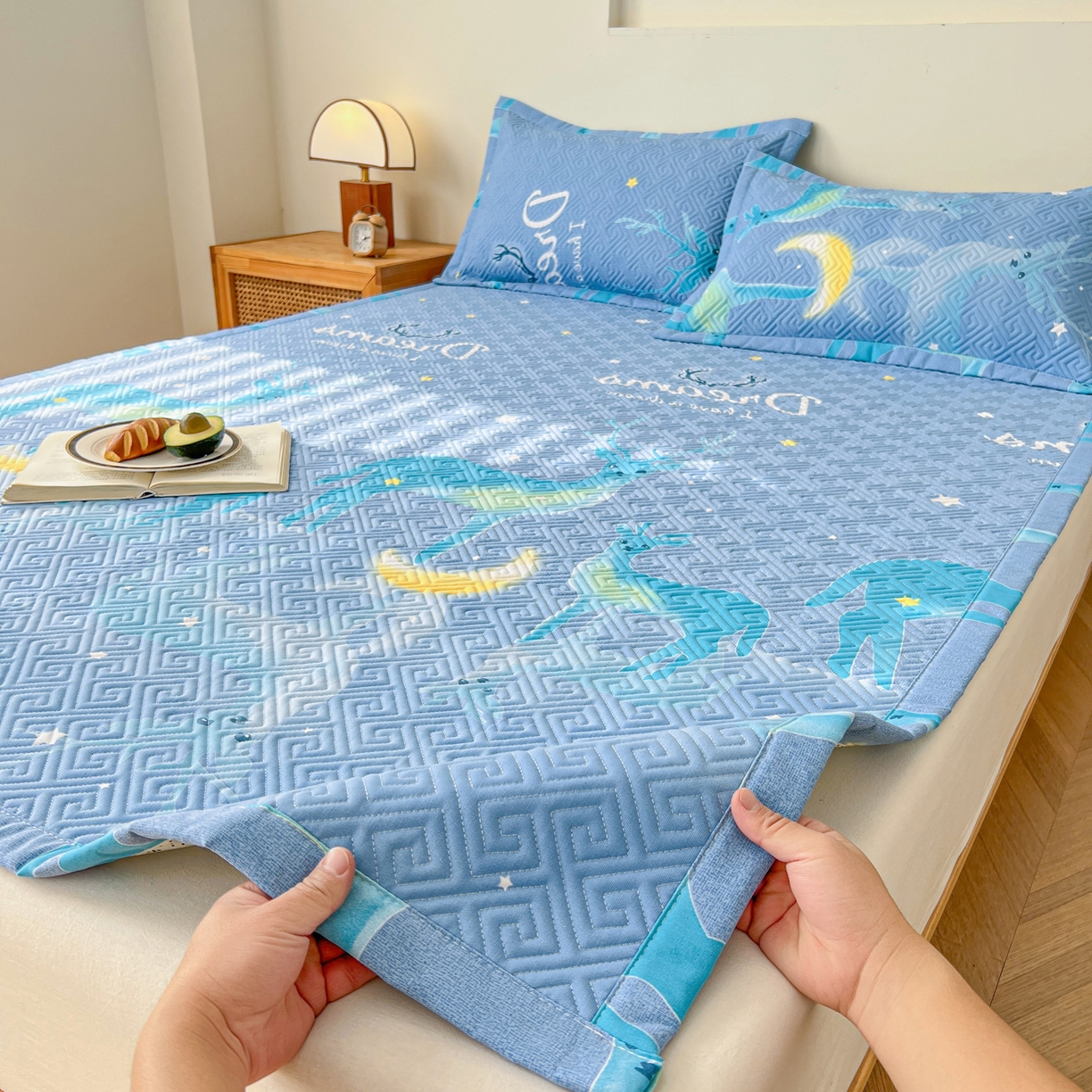 91家纺网 家纺一手货源 找家纺 棉乐町家居 2026新款老粗布床盖床垫大床 床盖 梦幻小鹿