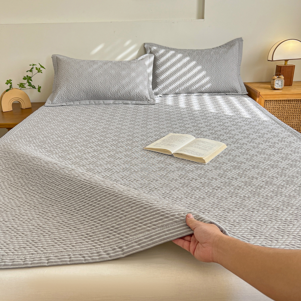 91家纺网 家纺一手货源 找家纺 棉乐町家居 2026新款老粗布床盖床垫大床 床盖 条纹灰