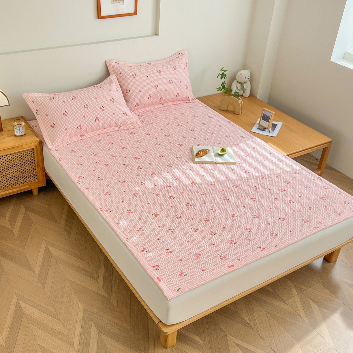 91家纺网 家纺一手货源 找家纺 棉乐町家居 2026新款老粗布床盖床垫大床 床盖 格子樱桃