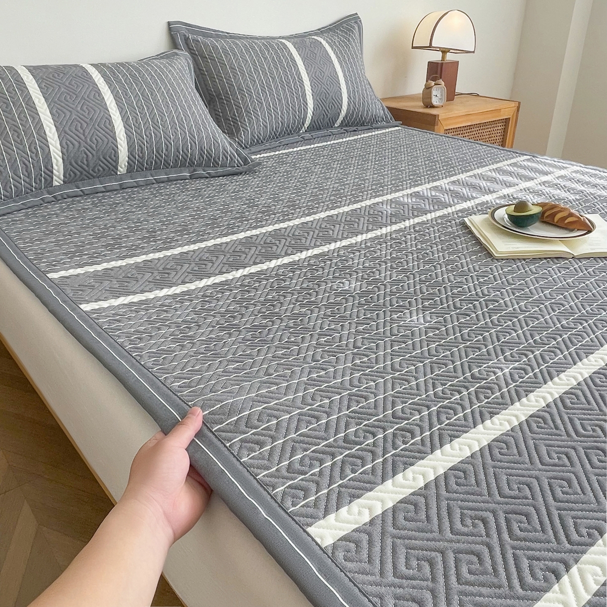 91家纺网 家纺一手货源 找家纺 棉乐町家居 2026新款老粗布床盖床垫大床 床盖 冷灰