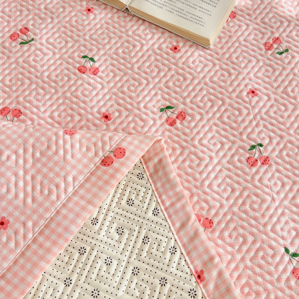 91家纺网 家纺一手货源 找家纺 棉乐町家居 2026新款老粗布床盖床垫大床 床盖 格子樱桃