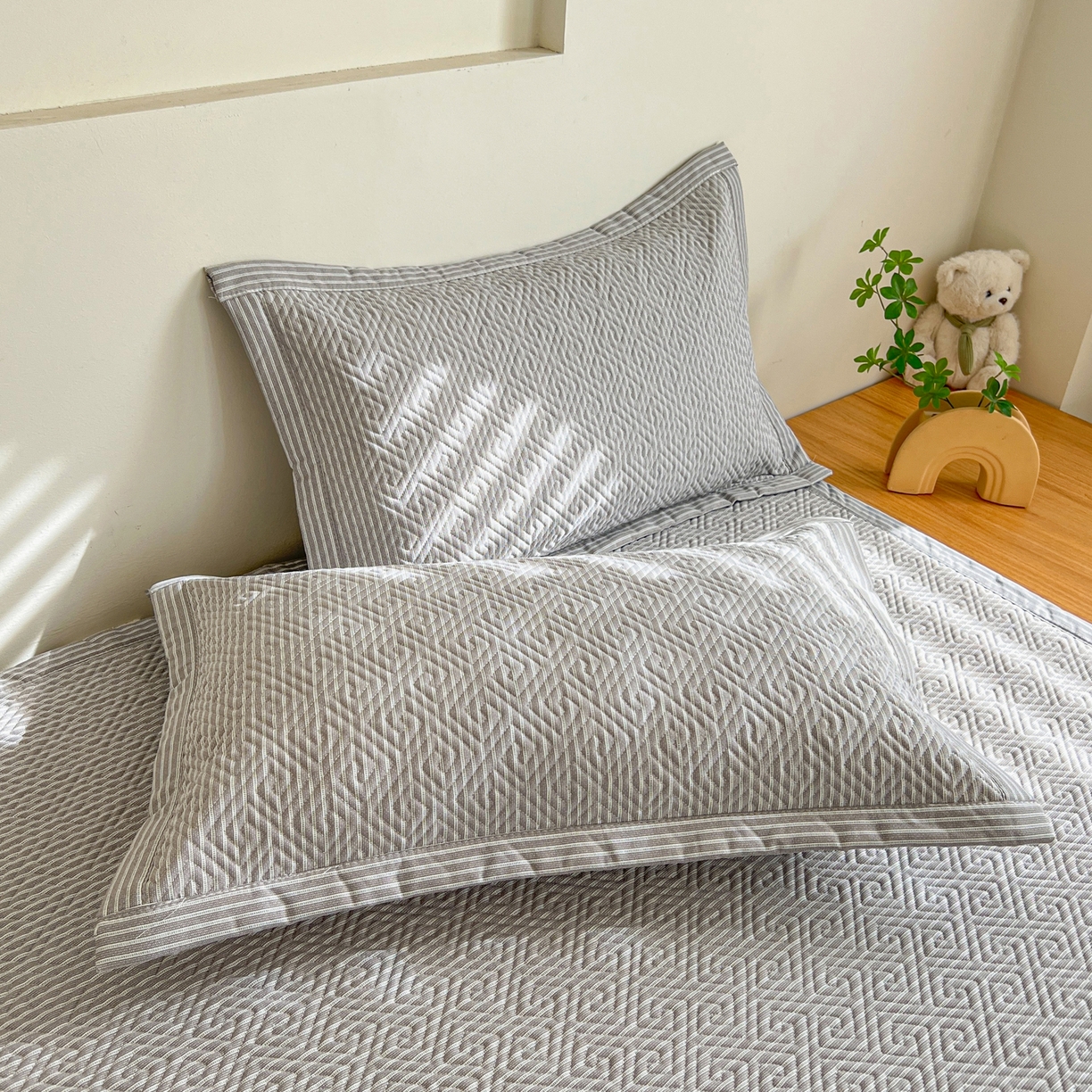 91家纺网 家纺一手货源 找家纺 棉乐町家居 2026新款老粗布床盖床垫大床 床盖 条纹灰