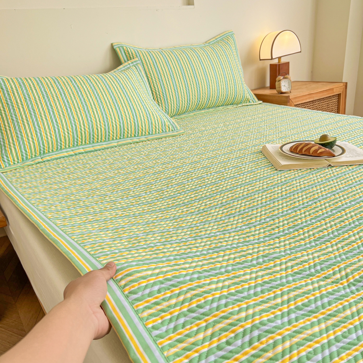 91家纺网 家纺一手货源 找家纺 棉乐町家居 2026新款老粗布床盖床垫大床 床盖 果绿条