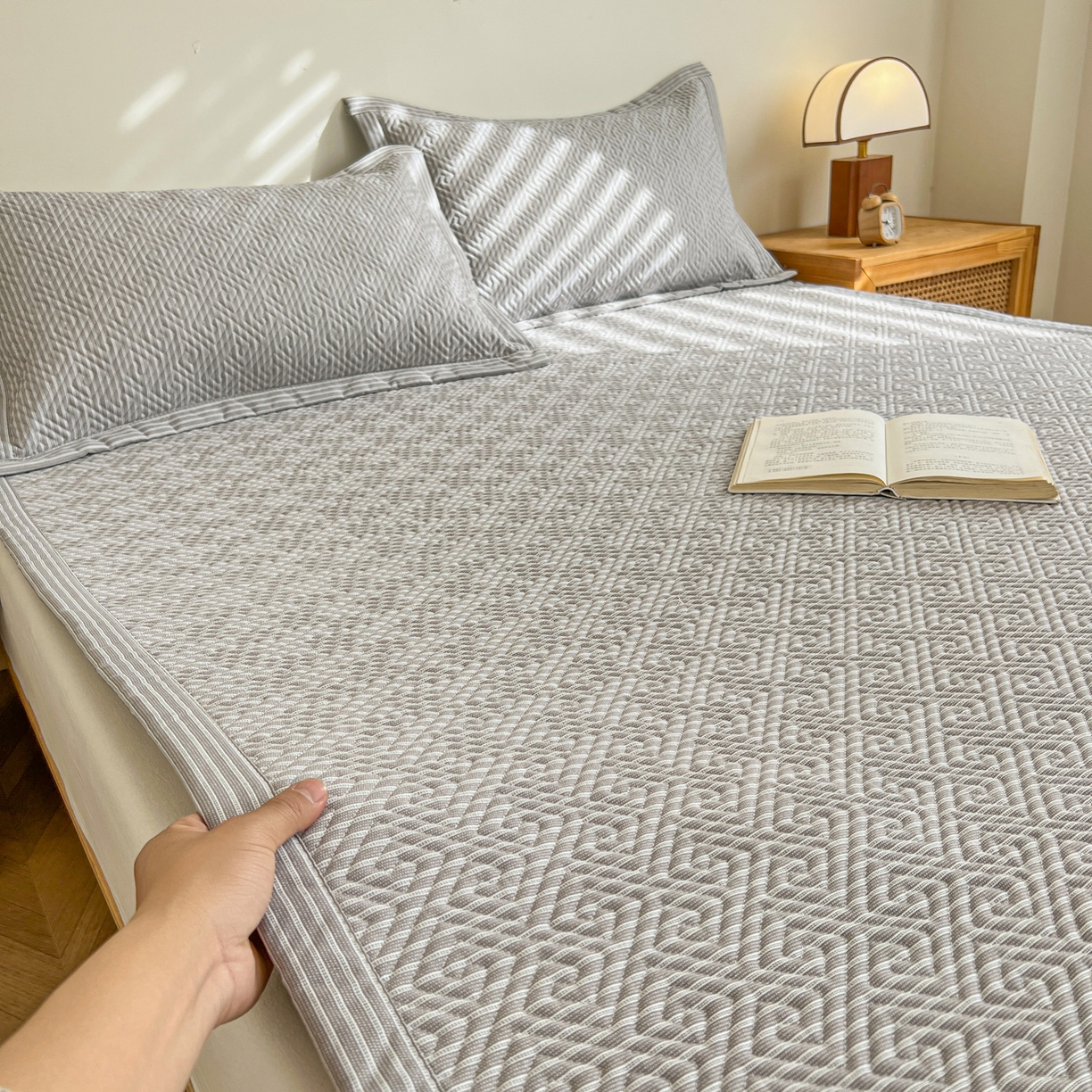 91家纺网 家纺一手货源 找家纺 金泰莱 2026新款老粗布床盖床垫大床 床盖 条纹灰