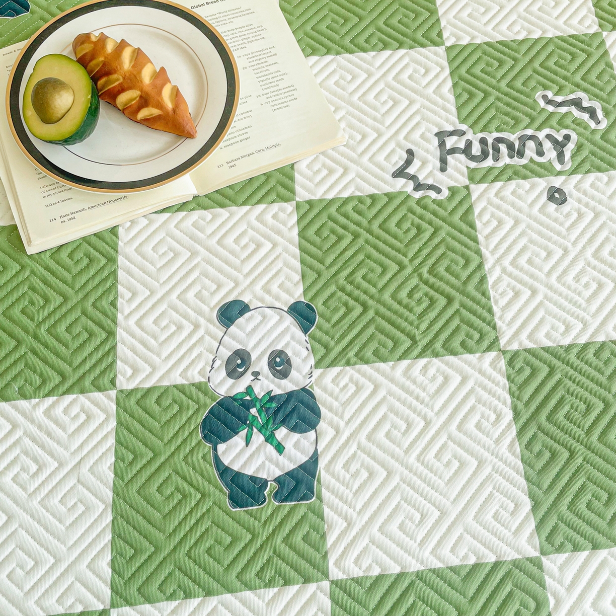 91家纺网 家纺一手货源 找家纺 金泰莱 2026新款老粗布床盖床垫大床 床盖 可爱熊猫