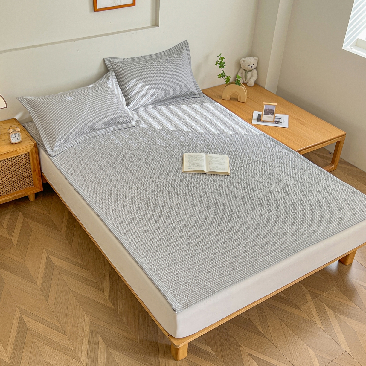 91家纺网 家纺一手货源 找家纺 金泰莱 2026新款老粗布床盖床垫大床 床盖 条纹灰