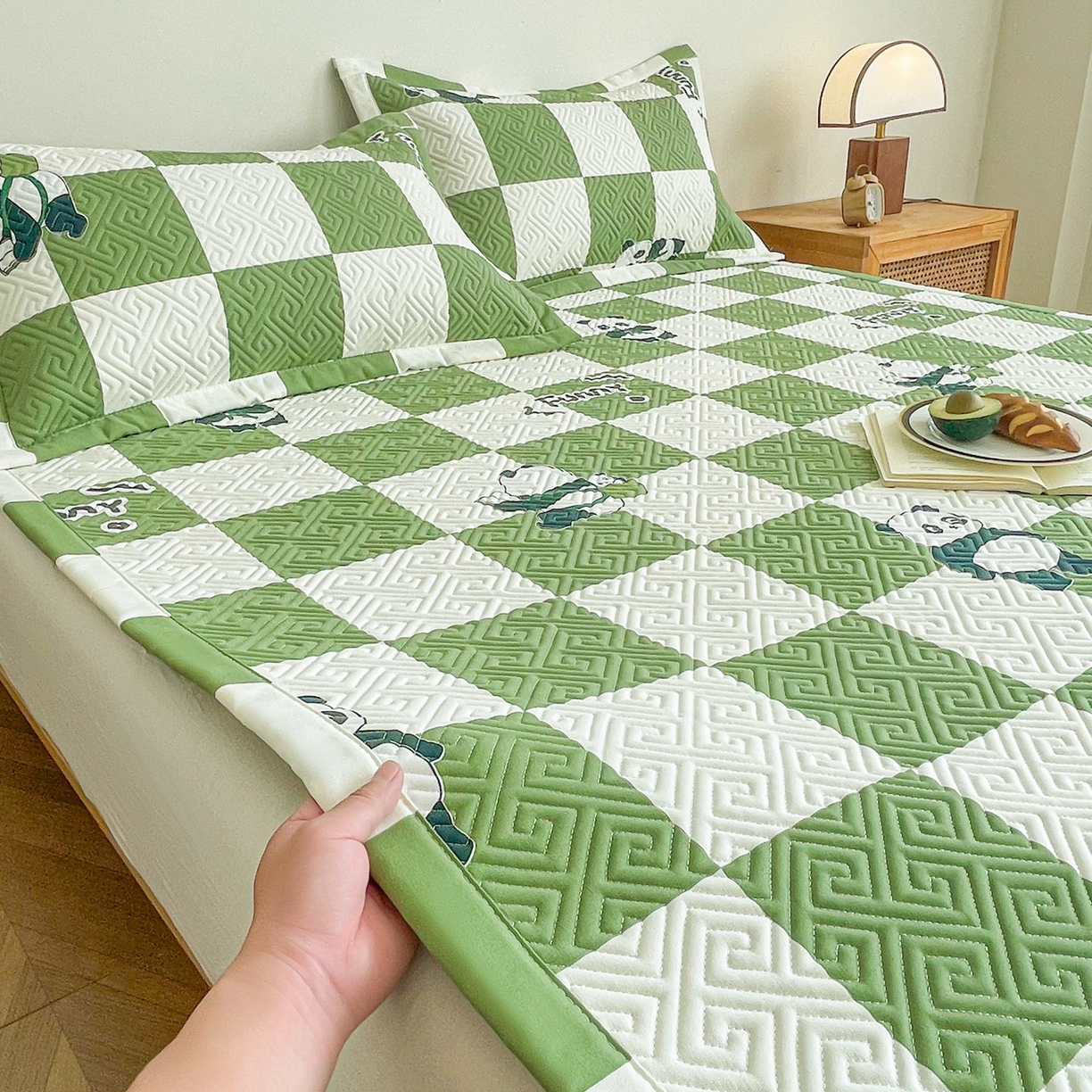 91家纺网 家纺一手货源 找家纺 金泰莱 2026新款老粗布床盖床垫大床 床盖 可爱熊猫