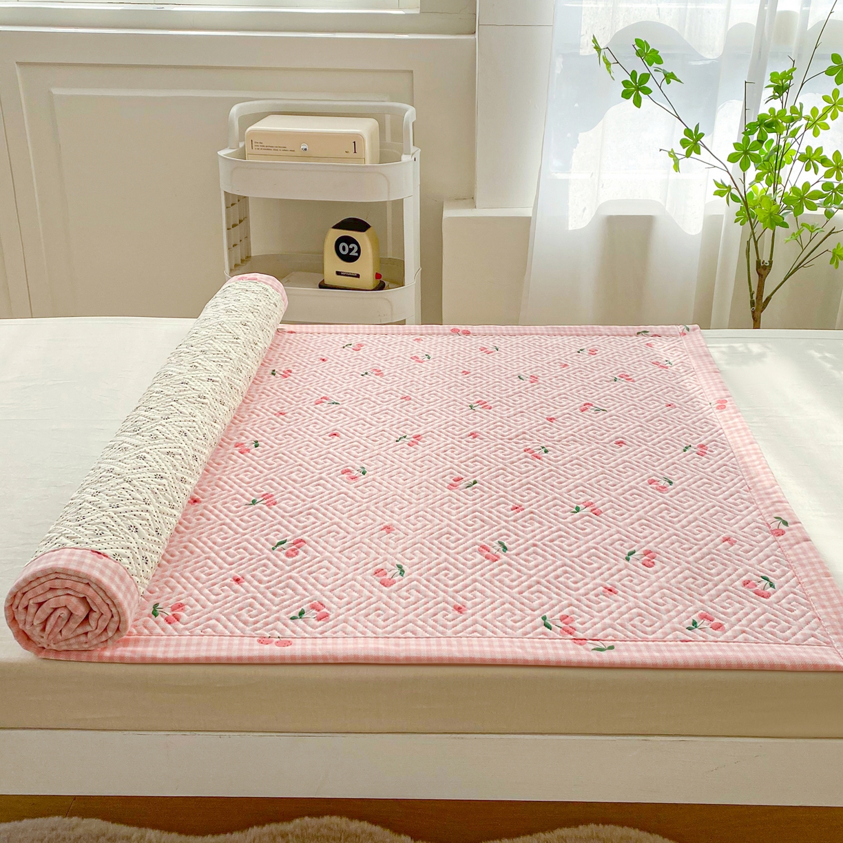 91家纺网 家纺一手货源 找家纺 金泰莱 2026新款老粗布床盖床垫学生床 床盖 格子樱桃