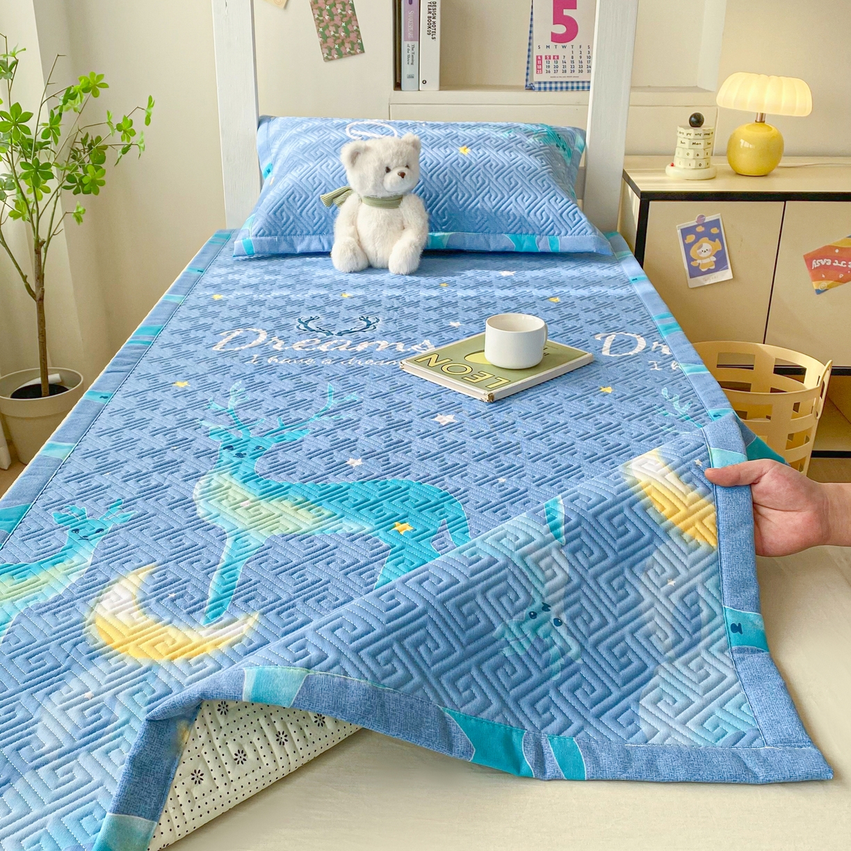 91家纺网 家纺一手货源 找家纺 金泰莱 2026新款老粗布床盖床垫学生床 床盖 梦幻小鹿