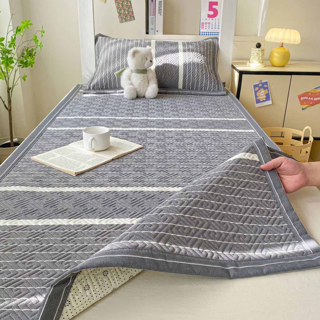 91家纺网 家纺一手货源 找家纺 金泰莱 2026新款老粗布床盖床垫学生床 床盖 冷灰