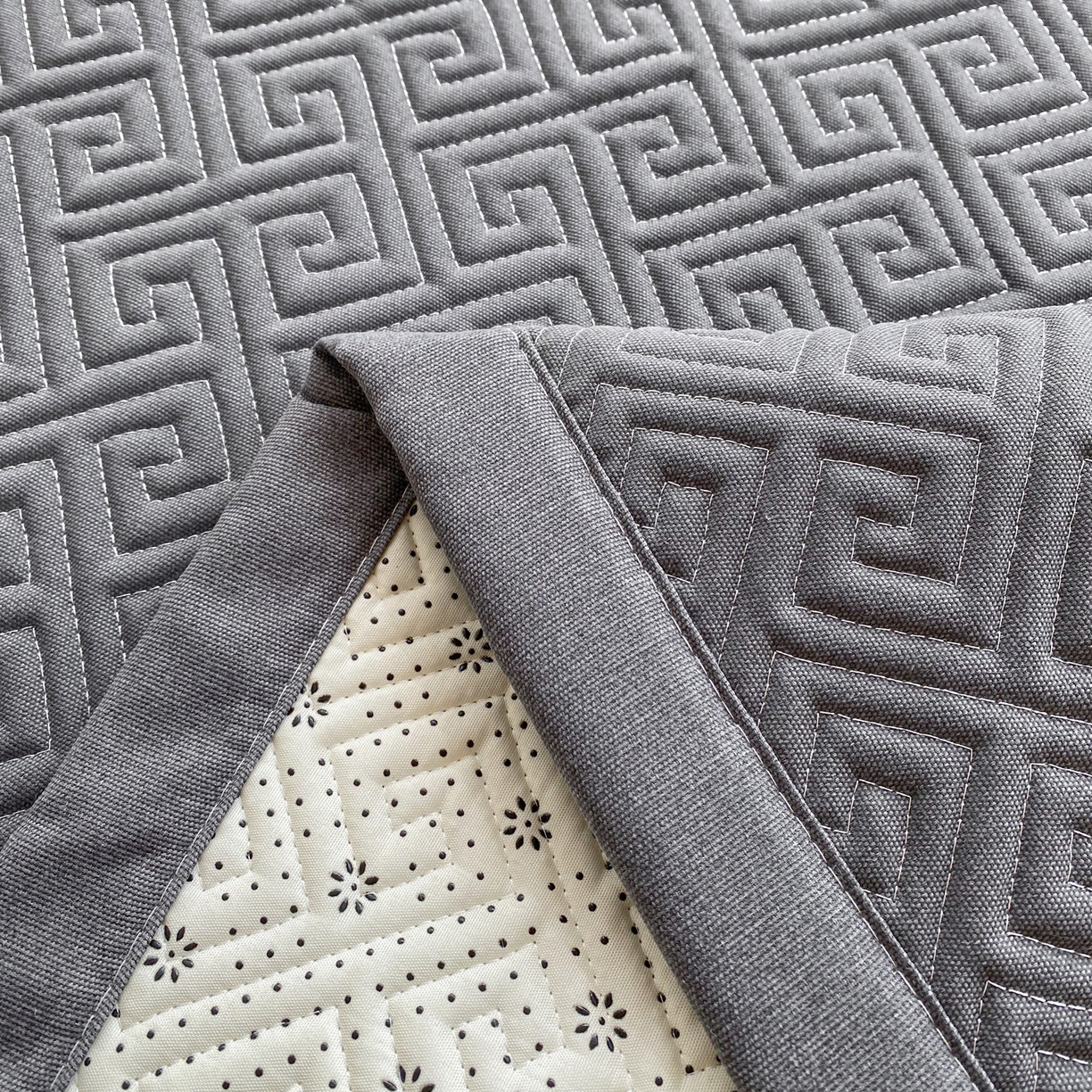 91家纺网 家纺一手货源 找家纺 金泰莱 2026新款老粗布床盖床垫学生床 床盖 傍晚