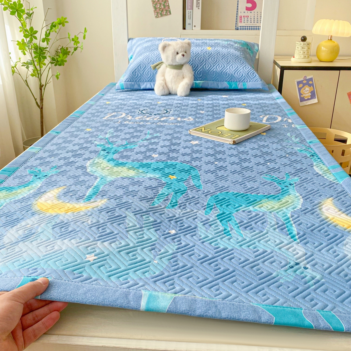 91家纺网 家纺一手货源 找家纺 金泰莱 2026新款老粗布床盖床垫学生床 床盖 梦幻小鹿