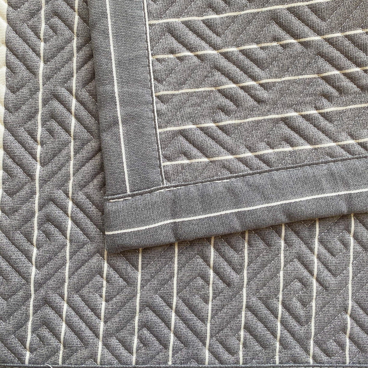 91家纺网 家纺一手货源 找家纺 金泰莱 2026新款老粗布床盖床垫学生床 床盖 冷灰