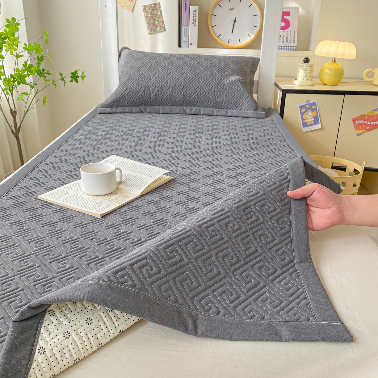 91家纺网 家纺一手货源 找家纺 金泰莱 2026新款老粗布床盖床垫学生床 床盖 傍晚