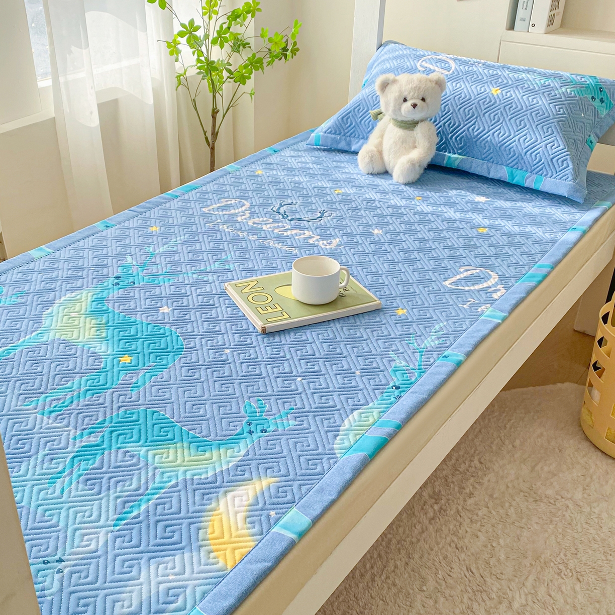 91家纺网 家纺一手货源 找家纺 金泰莱 2026新款老粗布床盖床垫学生床 床盖 梦幻小鹿