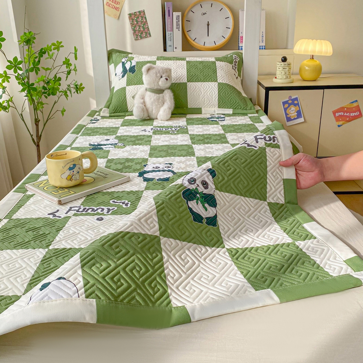 91家纺网 家纺一手货源 找家纺 金泰莱 2026新款老粗布床盖床垫学生床 床盖 可爱熊猫