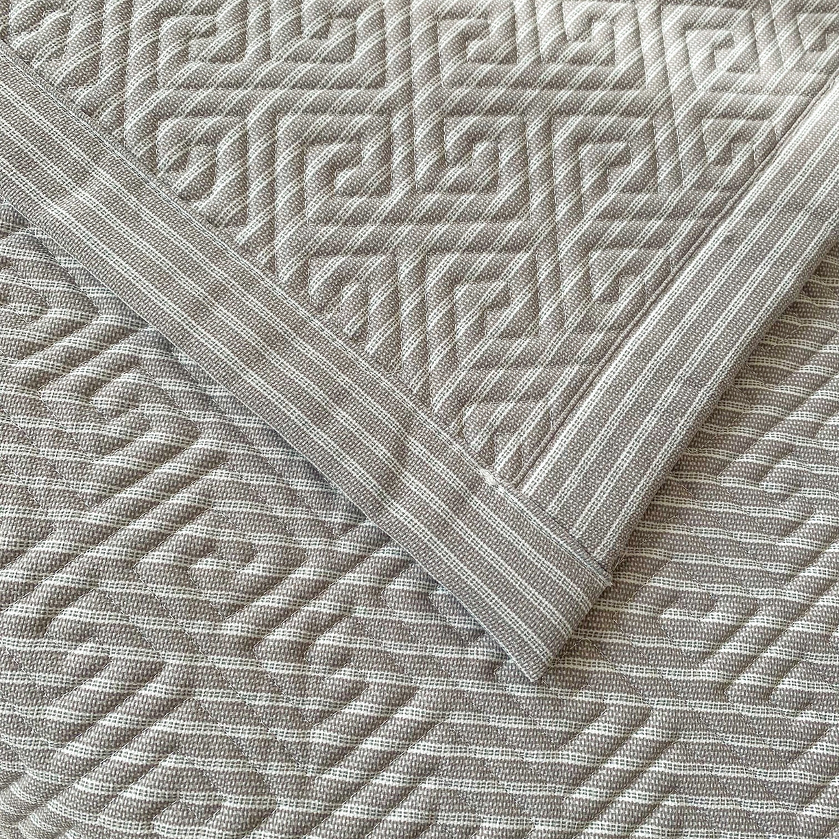 91家纺网 家纺一手货源 找家纺 金泰莱 2026新款老粗布床盖床垫学生床 床盖 条纹灰