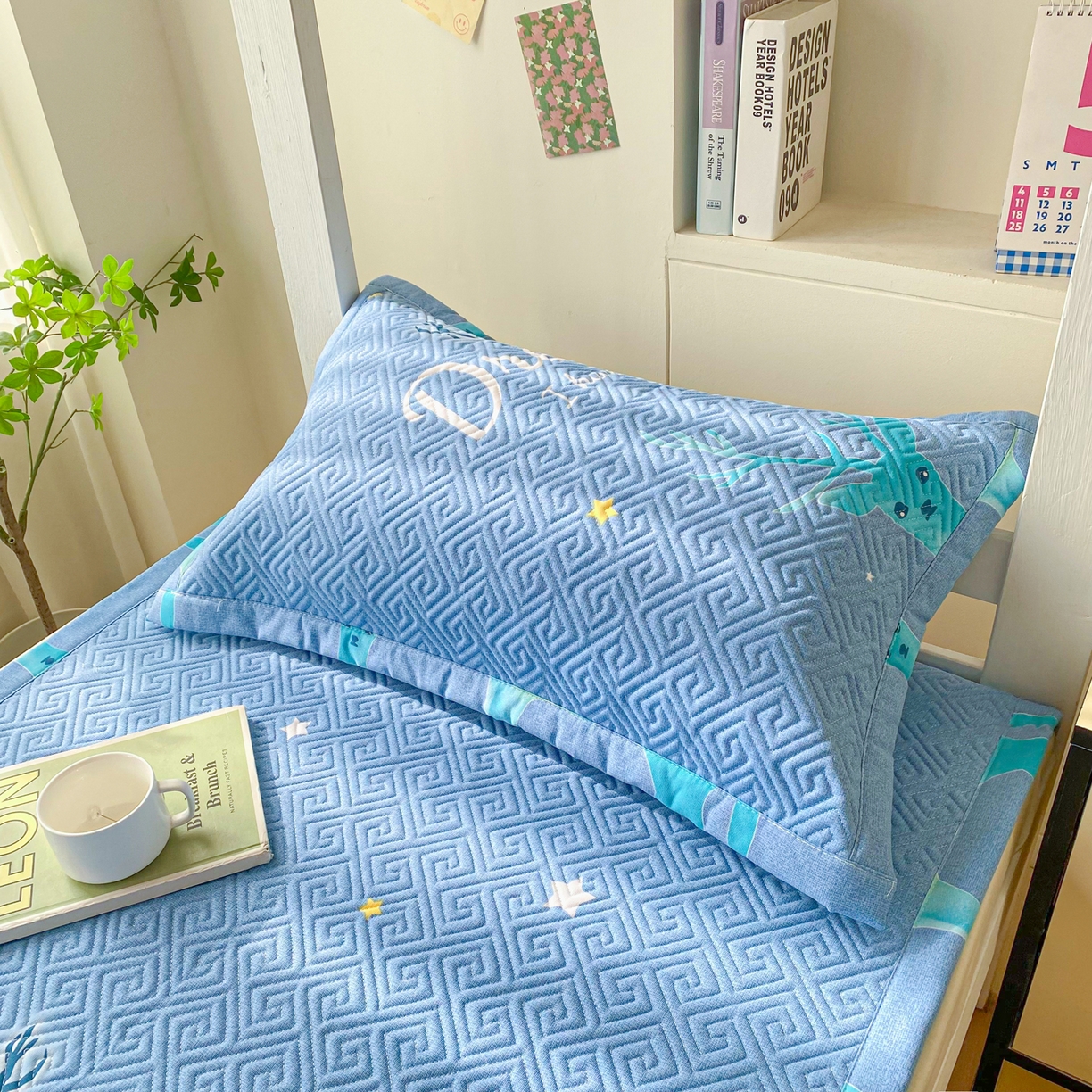 91家纺网 家纺一手货源 找家纺 金泰莱 2026新款老粗布床盖床垫学生床 床盖 梦幻小鹿