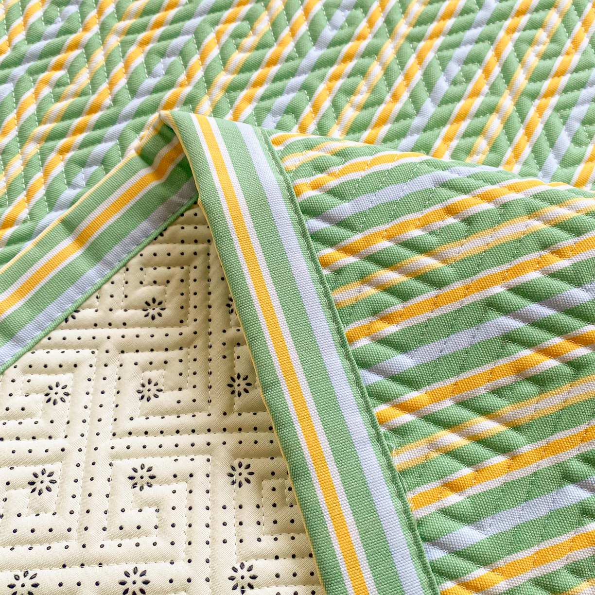 91家纺网 家纺一手货源 找家纺 金泰莱 2026新款老粗布床盖床垫学生床 床盖 果绿条