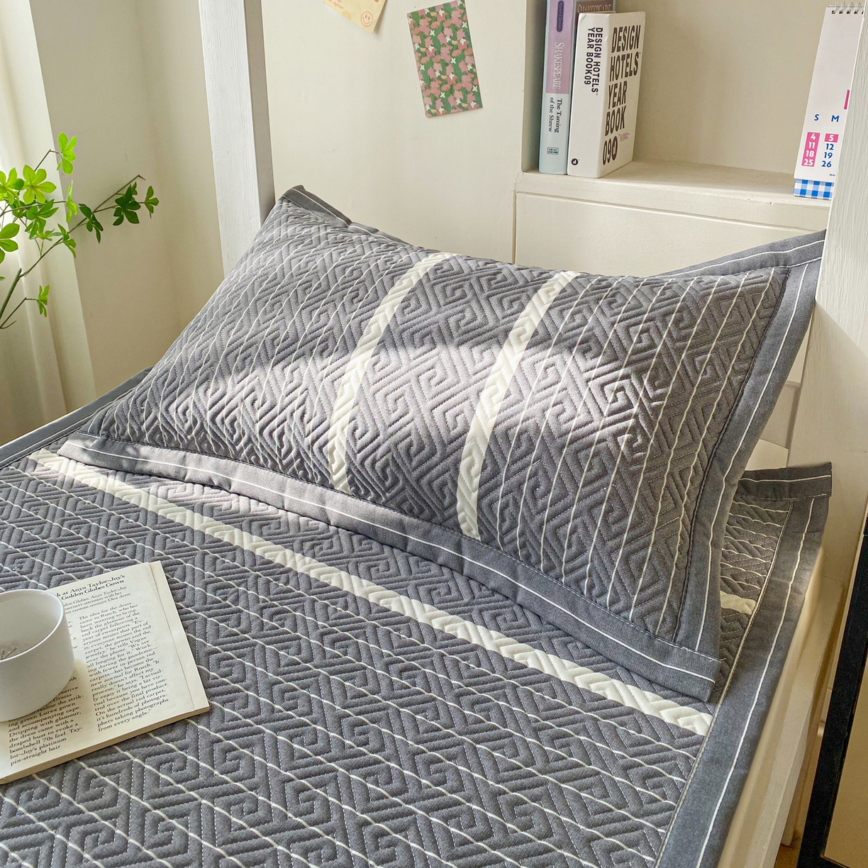 91家纺网 家纺一手货源 找家纺 金泰莱 2026新款老粗布床盖床垫学生床 床盖 冷灰