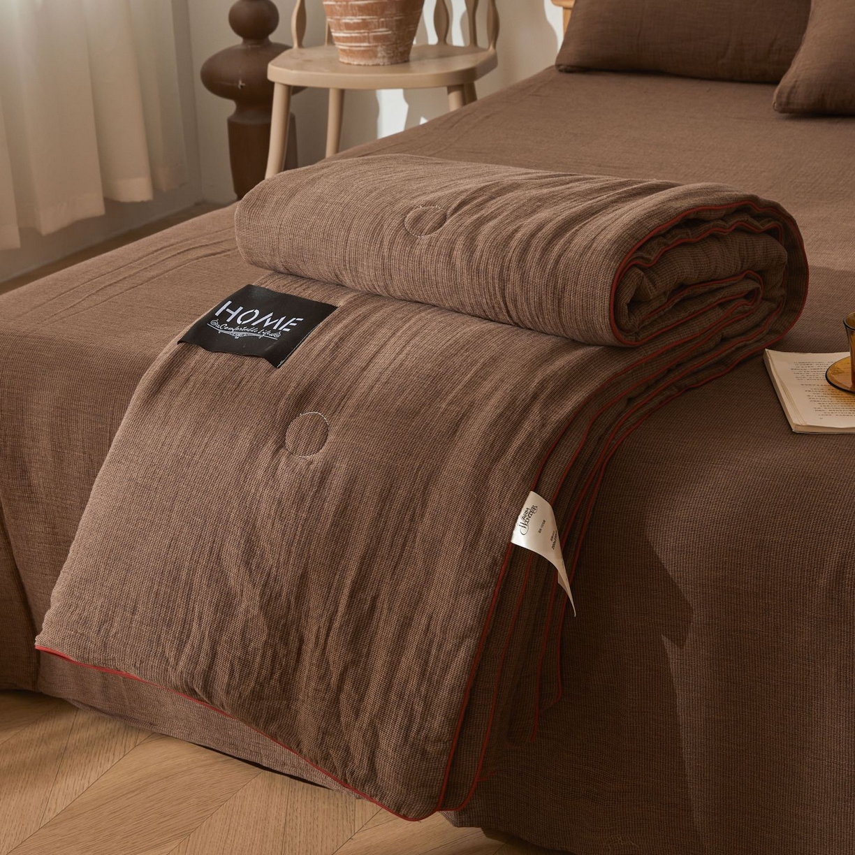 91家纺网 家纺一手货源 找家纺 乐家毛巾被（工厂自产自销） 2026新款A类新疆长绒棉色织提花双层纱千鸟格系列夏被 咖色