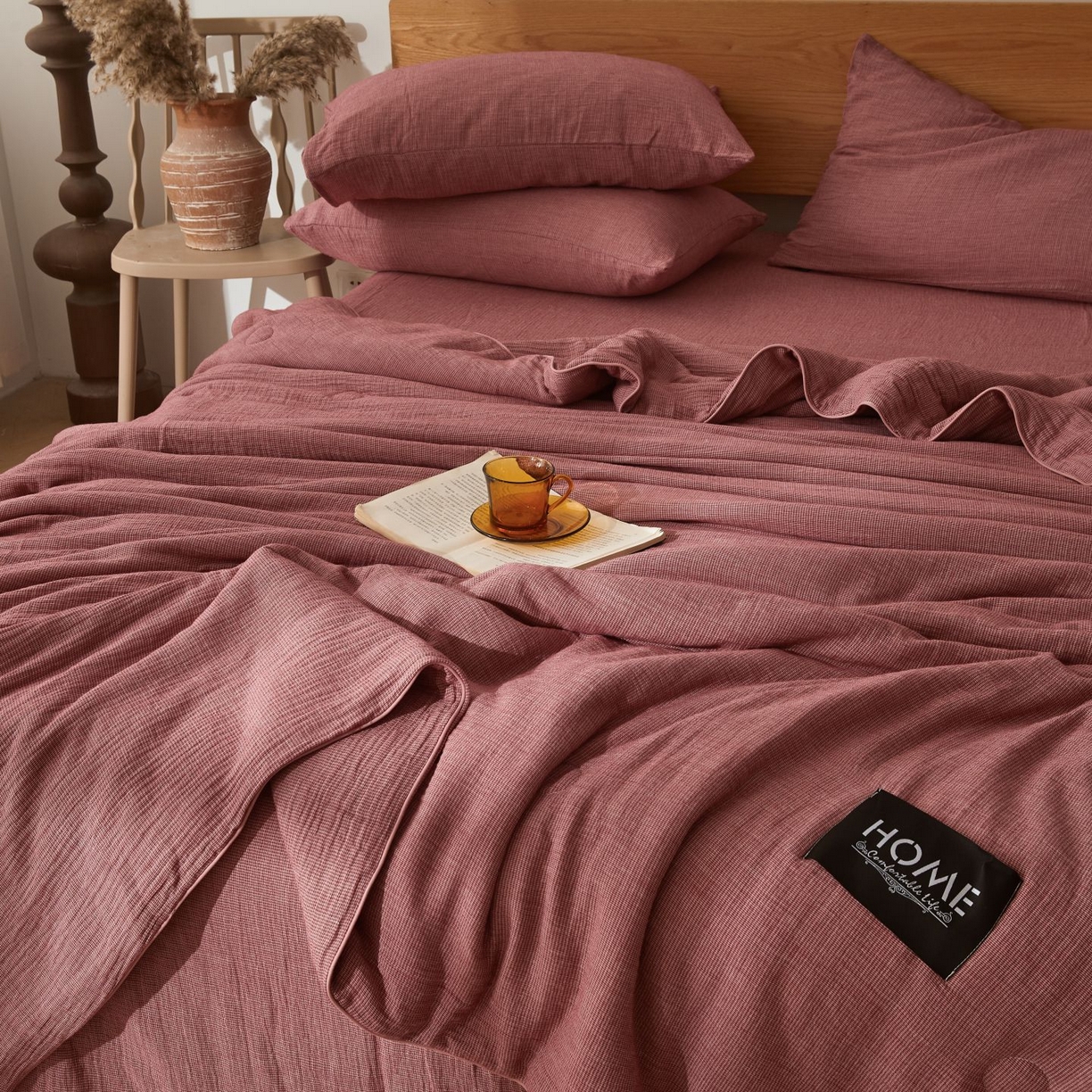 91家纺网 家纺一手货源 找家纺 乐家毛巾被（工厂自产自销） 2026新款A类新疆长绒棉色织提花双层纱千鸟格系列夏被 玫红