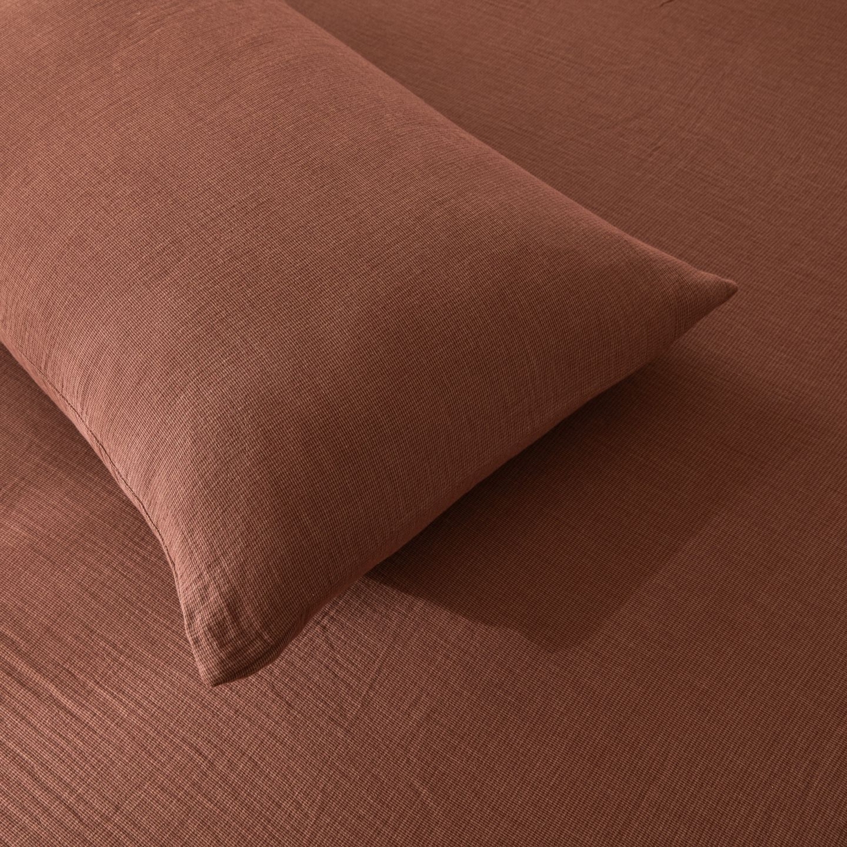 91家纺网 家纺一手货源 找家纺 乐家毛巾被（工厂自产自销） 2026新款A类新疆长绒棉色织提花双层纱千鸟格系列夏被 棕红