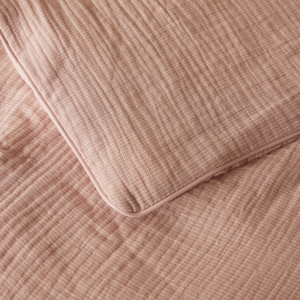 91家纺网 家纺一手货源 找家纺 乐家毛巾被（工厂自产自销） 2026新款A类新疆长绒棉色织提花双层纱千鸟格系列夏被 粉色