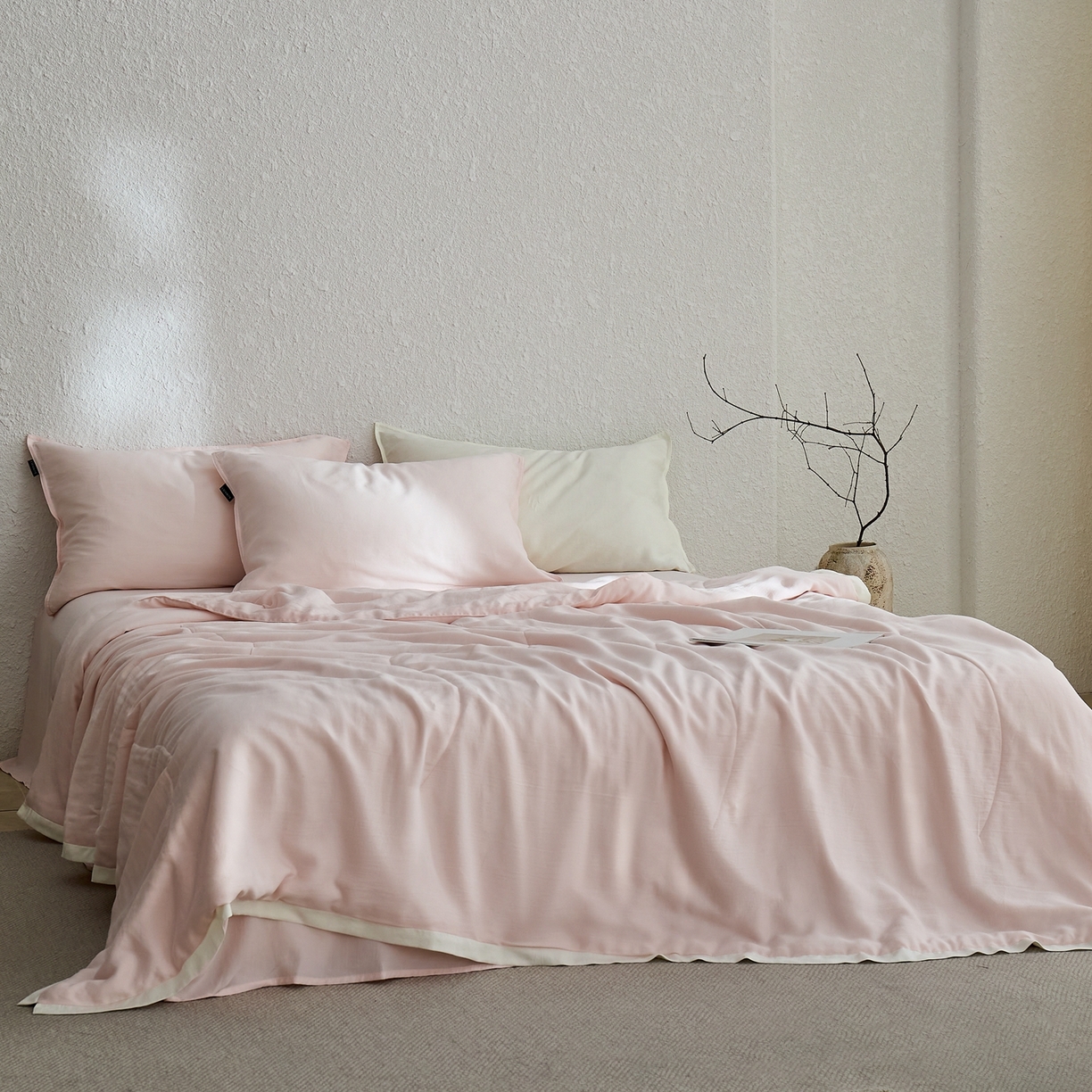 91家纺网 家纺一手货源 找家纺 禧禾 2026新款60支兰精柔洗天丝冰蚕夏被夏凉被空调被-素禾 奶昔粉