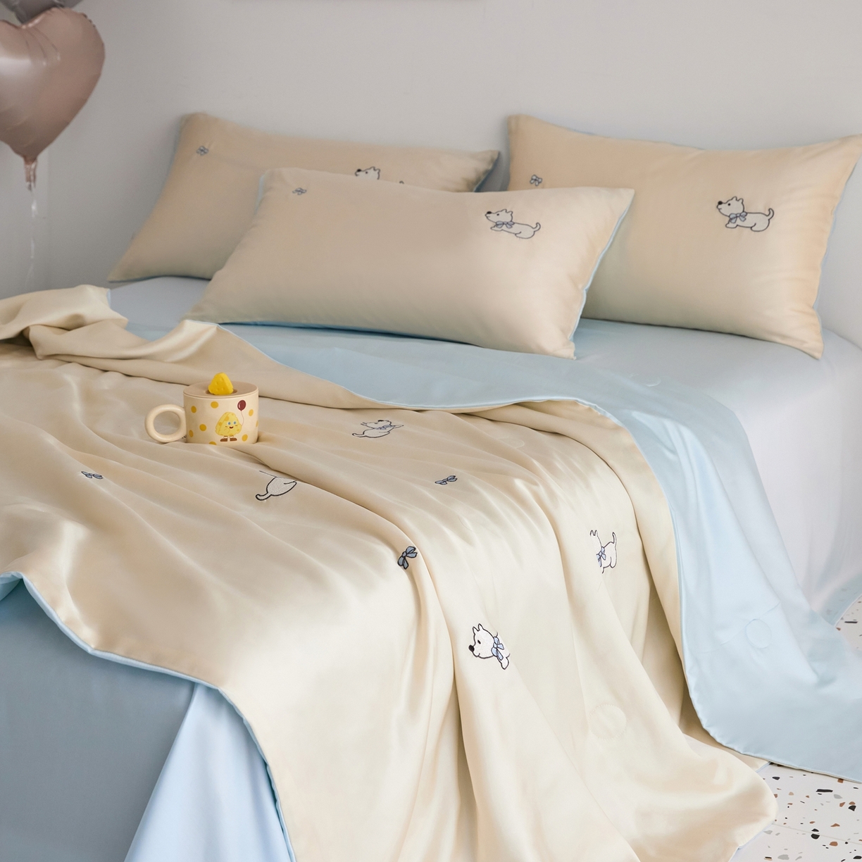 91家纺网 家纺一手货源 找家纺 花愿（原花纪） 2026新款水洗冰丝刺绣夏被夏凉被空调被-爱彼 爱彼-奶昔白+天空蓝