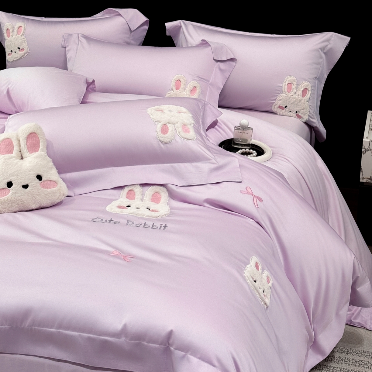 91家纺网 家纺一手货源 找家纺 星蕴家纺 2026新款卡通长绒棉纯棉绣花四件套-甜心小兔 甜心小兔-梦幻紫