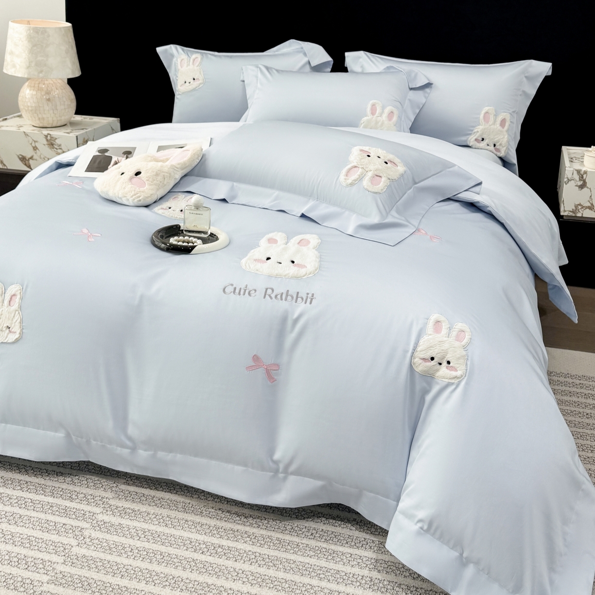 91家纺网 家纺一手货源 找家纺 星蕴家纺 2026新款卡通长绒棉纯棉绣花四件套-甜心小兔 甜心小兔-天空蓝