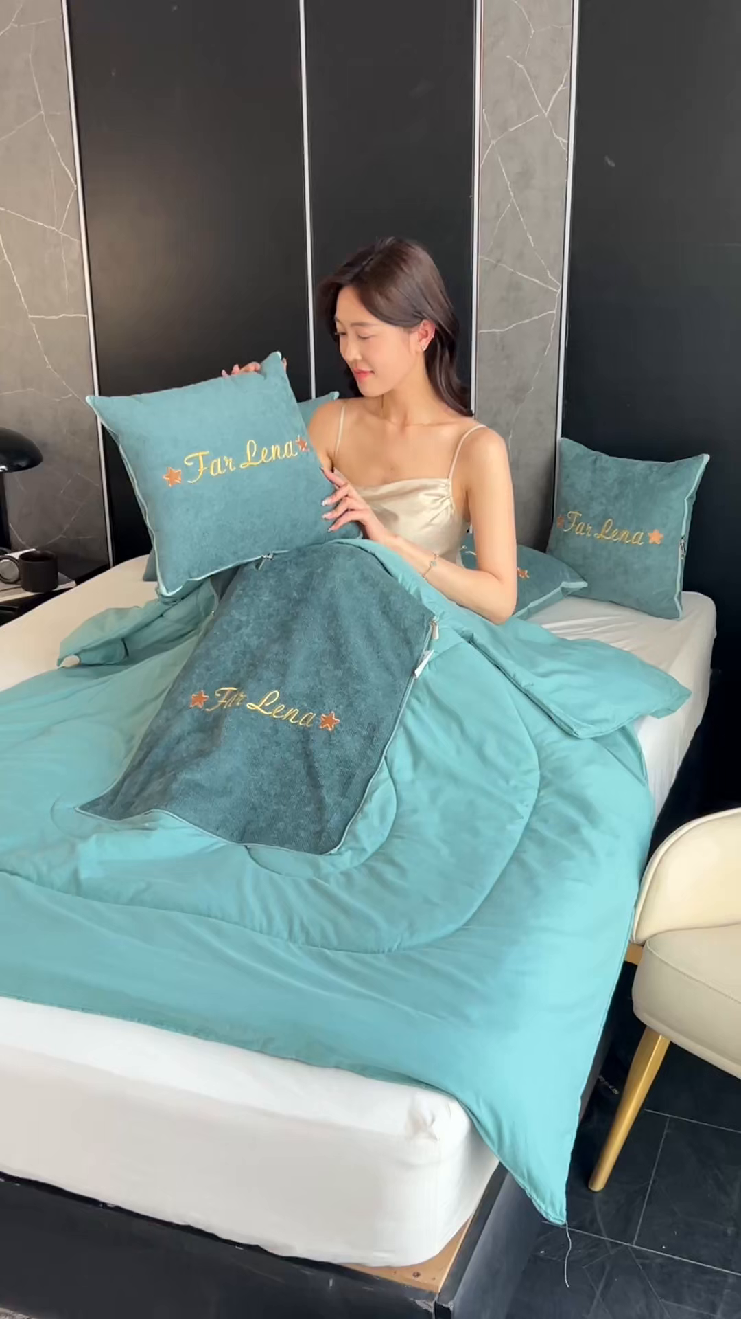 91家纺网 家纺一手货源 找家纺 雷娜家居 2026新款刺绣抱枕被简尚系列 简尚-松石绿