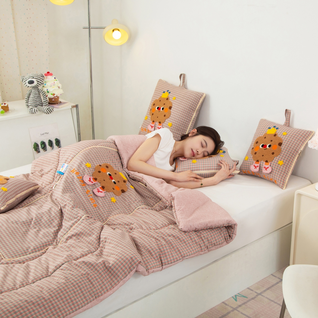 91家纺网 家纺一手货源 找家纺 （总）雷娜家居 2026新款升级款皇冠饼干抱枕被