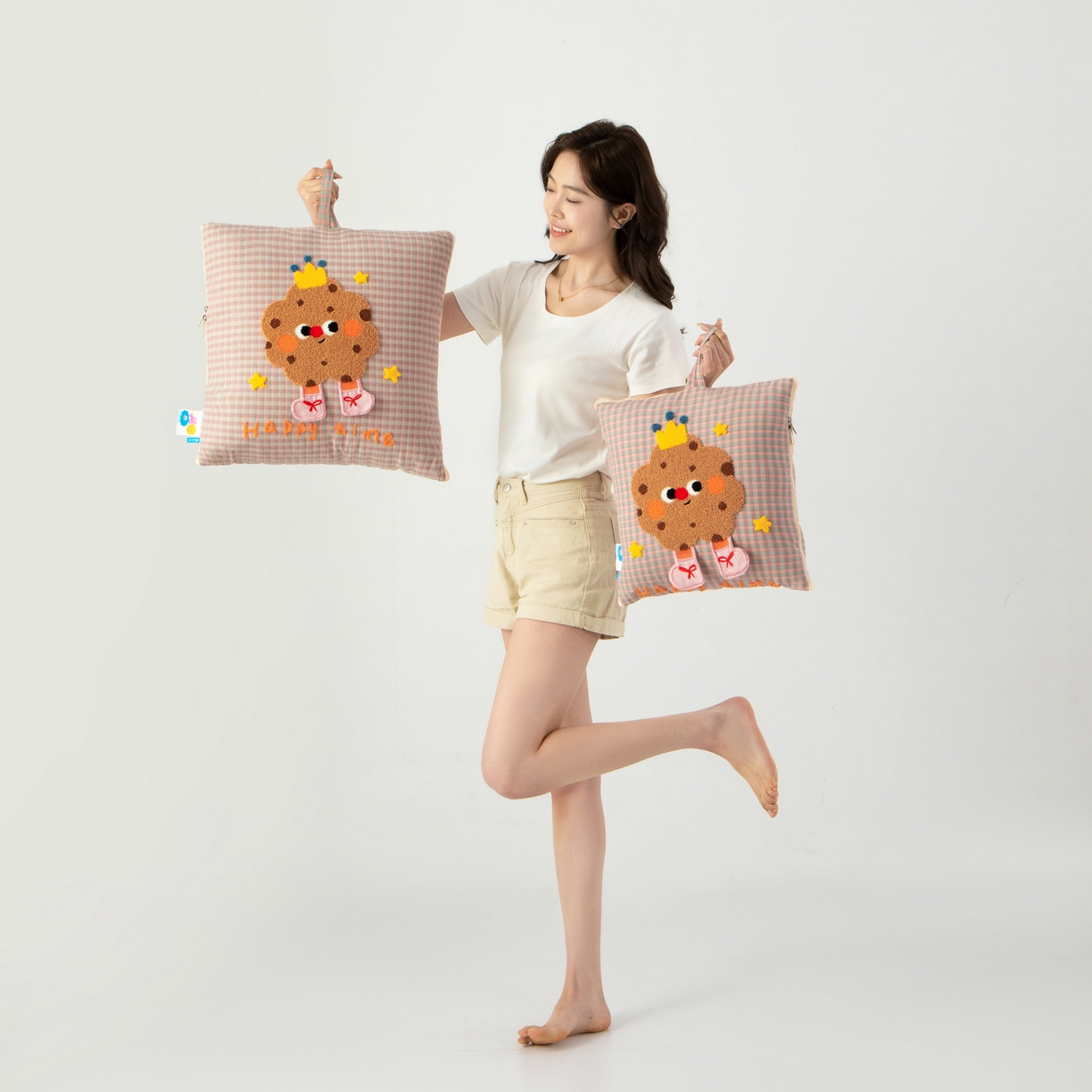 91家纺网 家纺一手货源 找家纺 雷娜家居 2026新款升级款皇冠饼干抱枕被 皇冠饼干粉