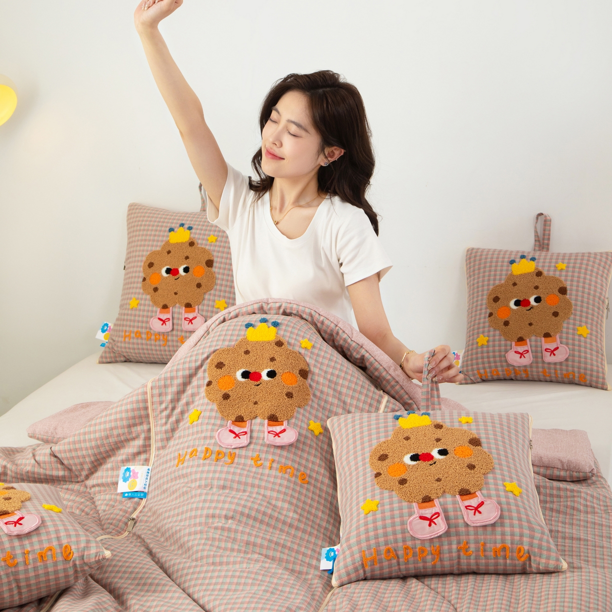 91家纺网 家纺一手货源 找家纺 （总）雷娜家居 2026新款升级款皇冠饼干抱枕被