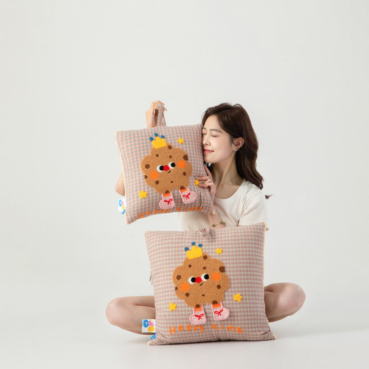 91家纺网 家纺一手货源 找家纺 雷娜家居 2026新款升级款皇冠饼干抱枕被 皇冠饼干粉