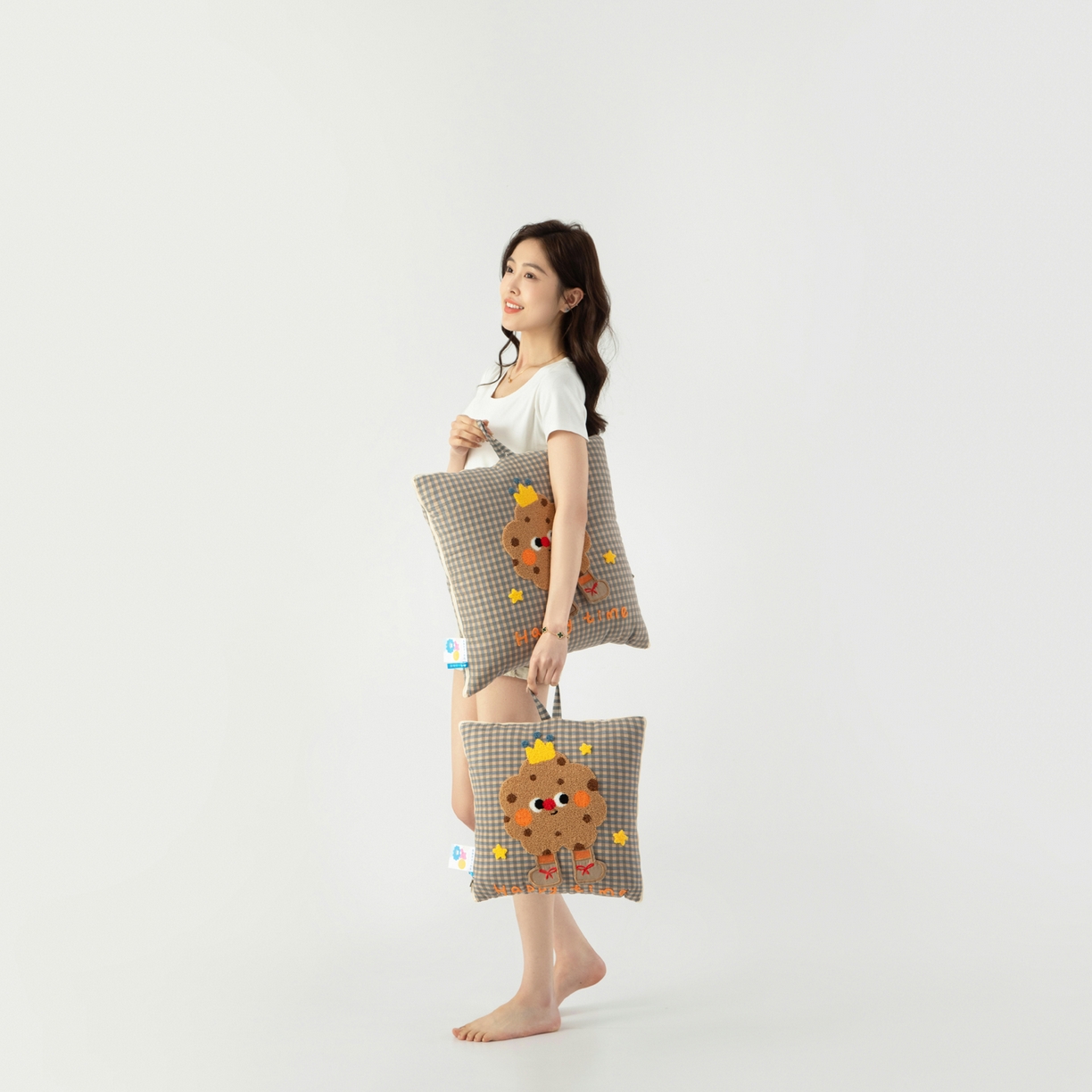 91家纺网 家纺一手货源 找家纺 雷娜家居 2026新款升级款皇冠饼干抱枕被 皇冠饼干咖