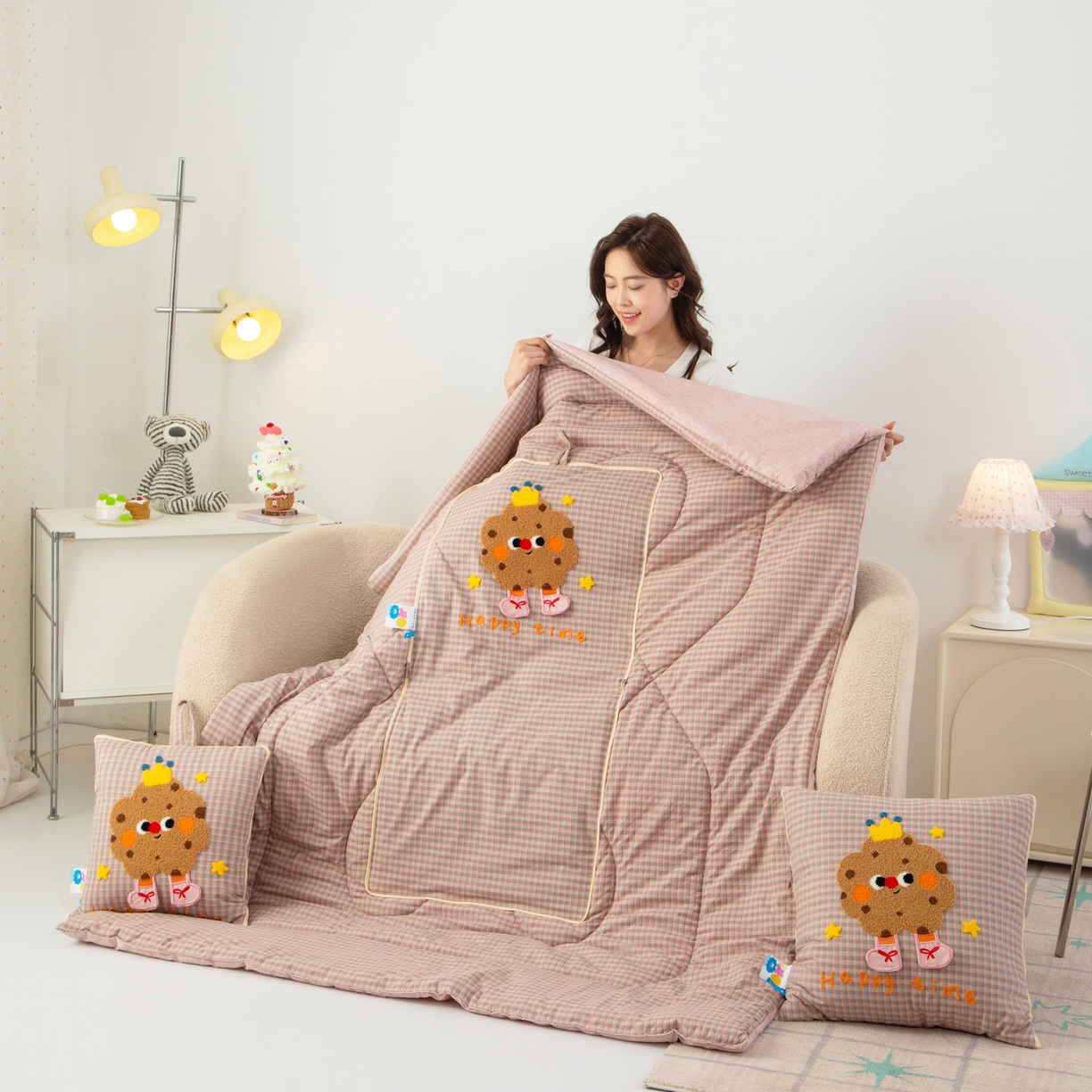 91家纺网 家纺一手货源 找家纺 （总）雷娜家居 2026新款升级款皇冠饼干抱枕被