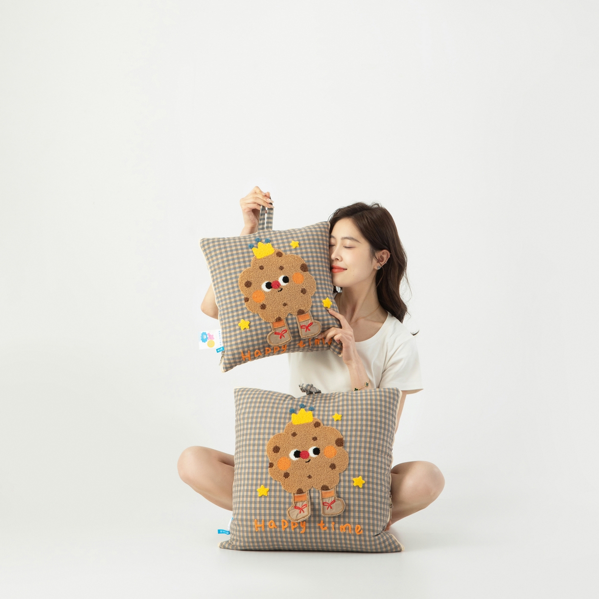 91家纺网 家纺一手货源 找家纺 雷娜家居 2026新款升级款皇冠饼干抱枕被 皇冠饼干咖