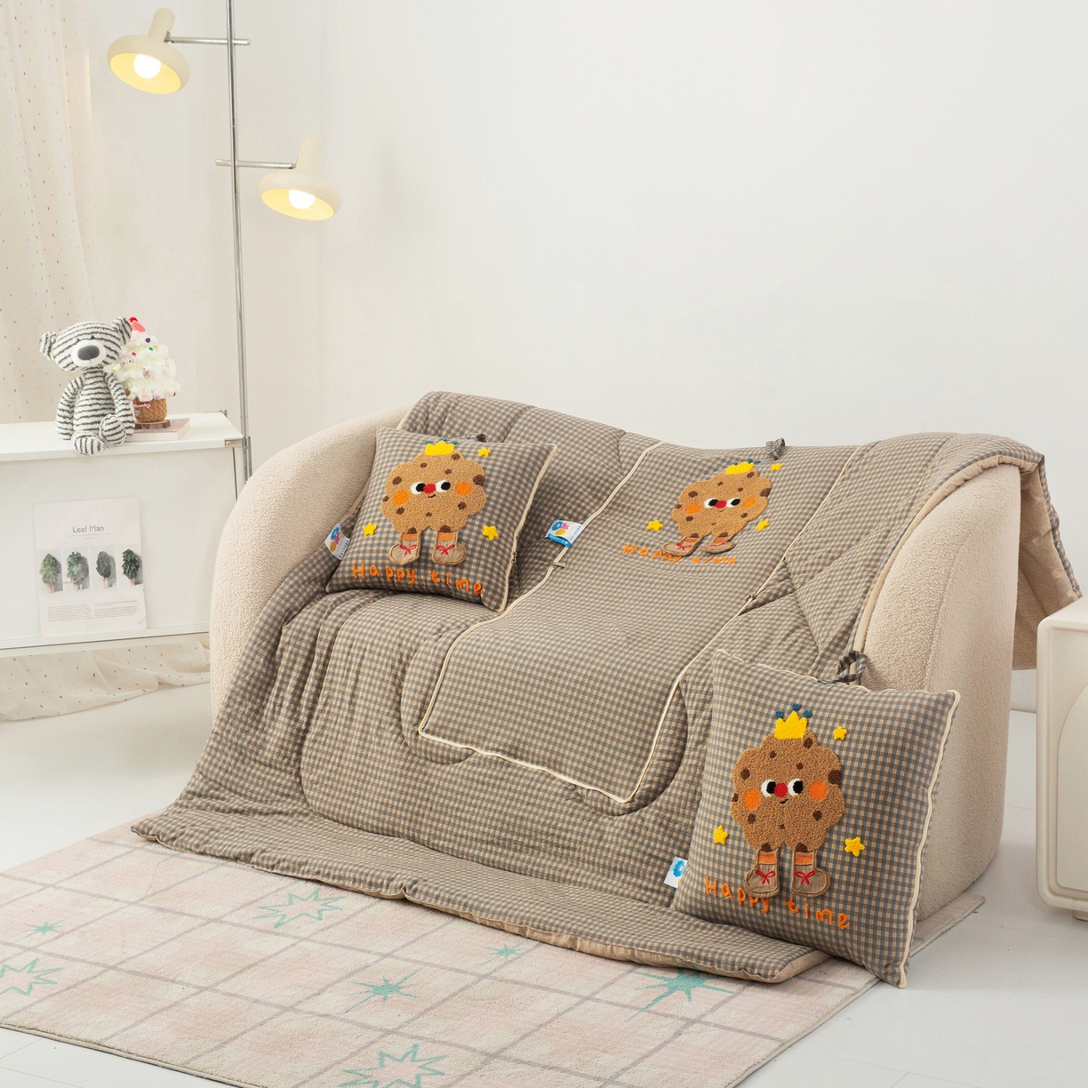 91家纺网 家纺一手货源 找家纺 雷娜家居 2026新款升级款皇冠饼干抱枕被 皇冠饼干咖