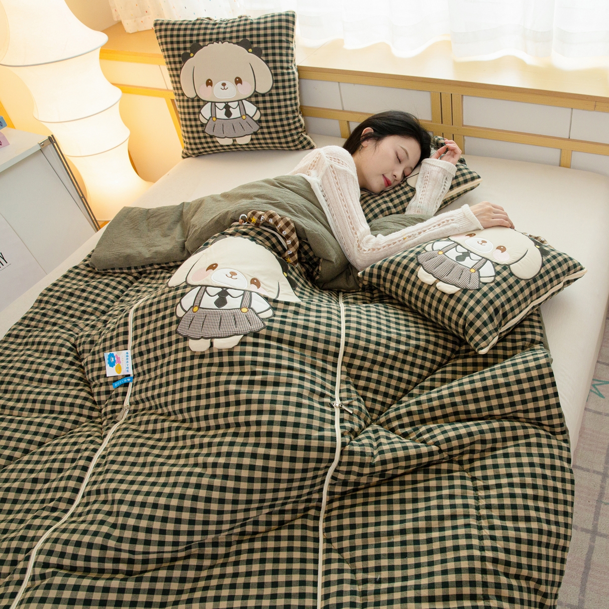 91家纺网 家纺一手货源 找家纺 雷娜家居 2026新款全棉纯棉色织羞羞狗抱枕被 羞羞狗绿