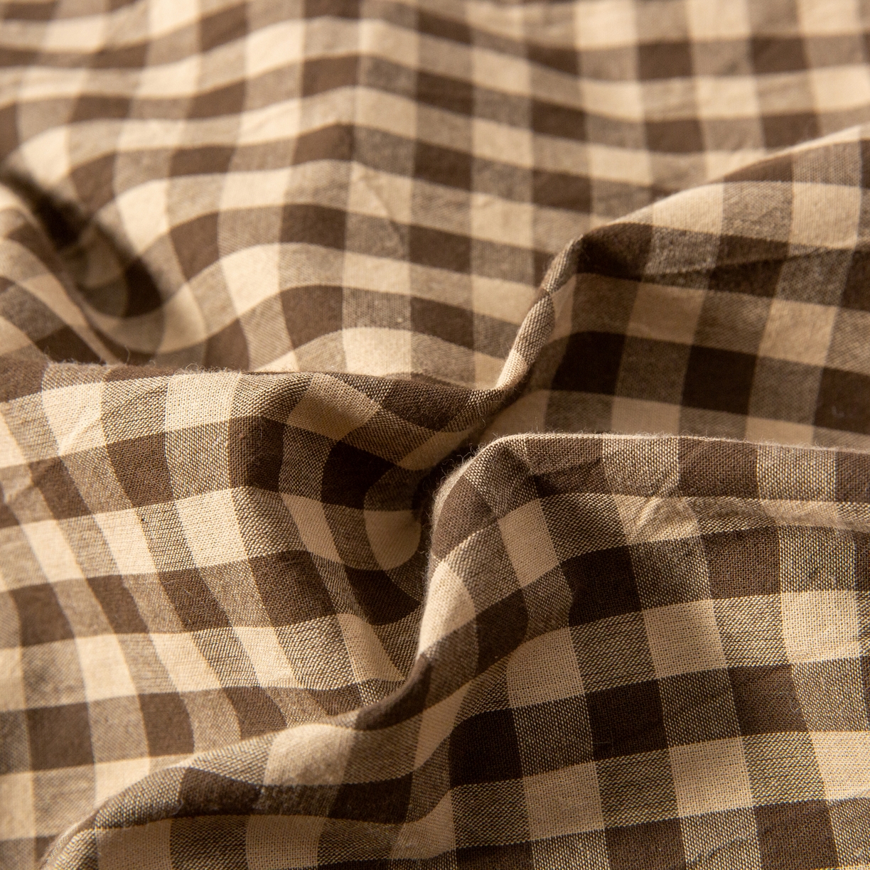 91家纺网 家纺一手货源 找家纺 雷娜家居 2026新款全棉纯棉色织羞羞狗抱枕被 羞羞狗咖