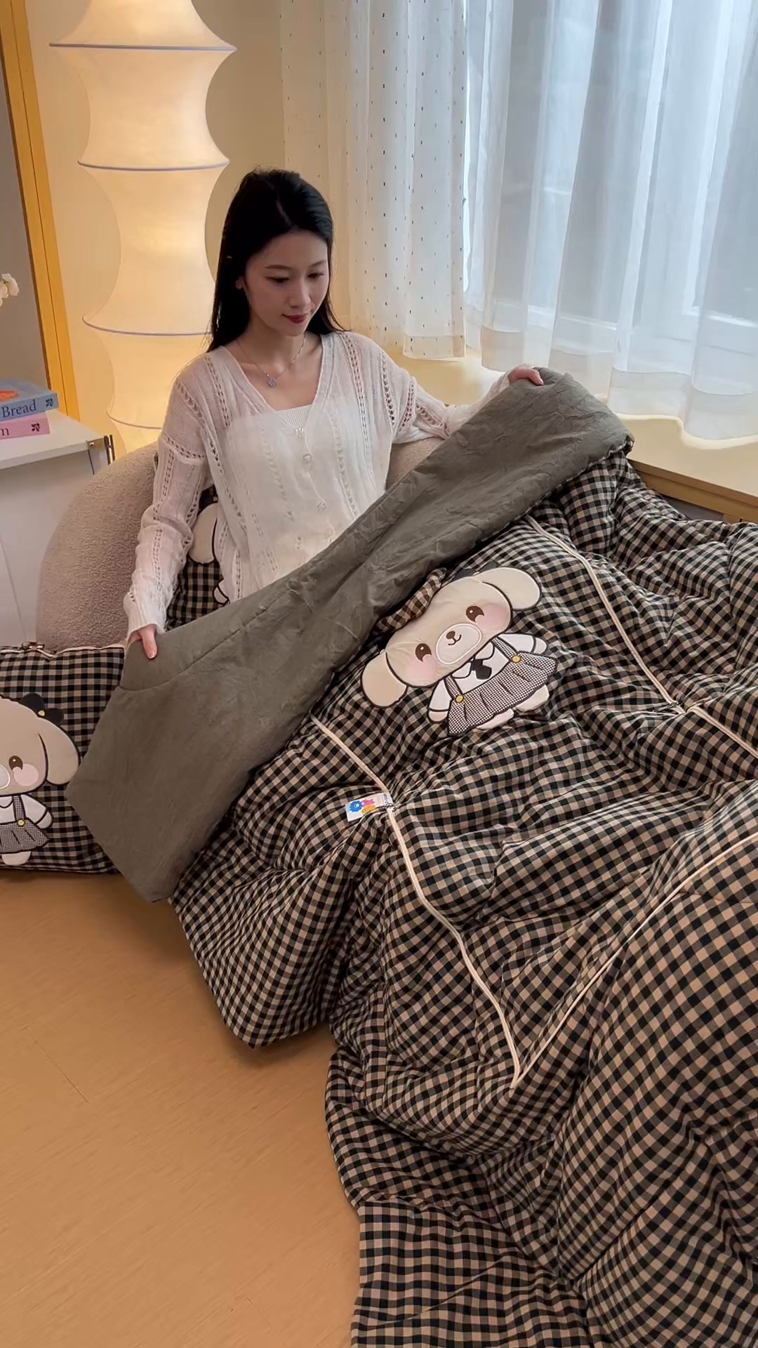 91家纺网 家纺一手货源 找家纺 雷娜家居 2026新款全棉纯棉色织羞羞狗抱枕被 羞羞狗绿